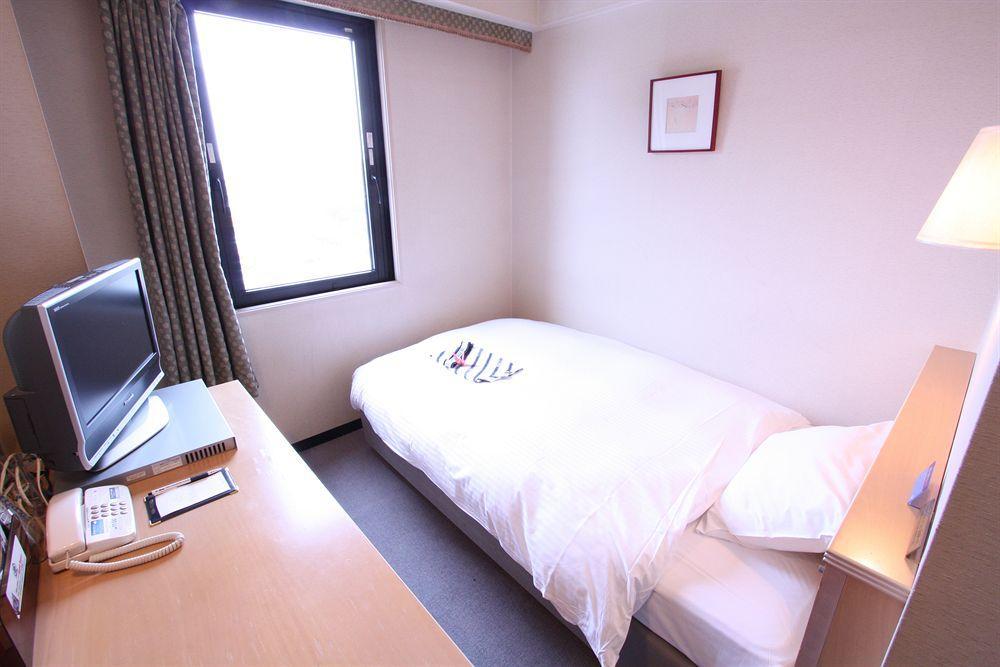 Apa Hotel Tonami Ekimae Exterior photo