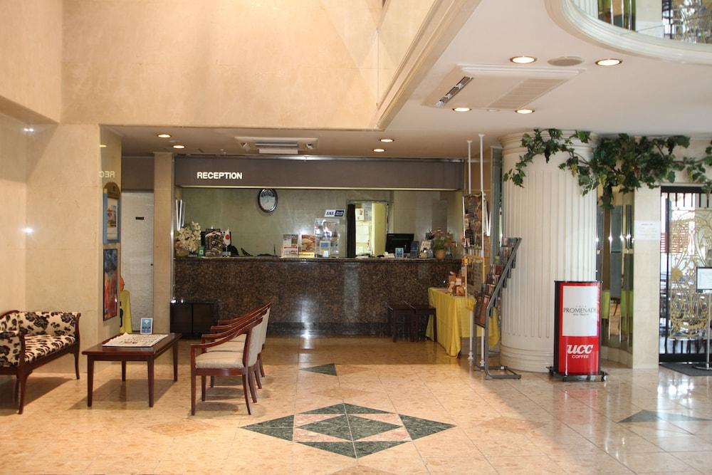Apa Hotel Tonami Ekimae Exterior photo