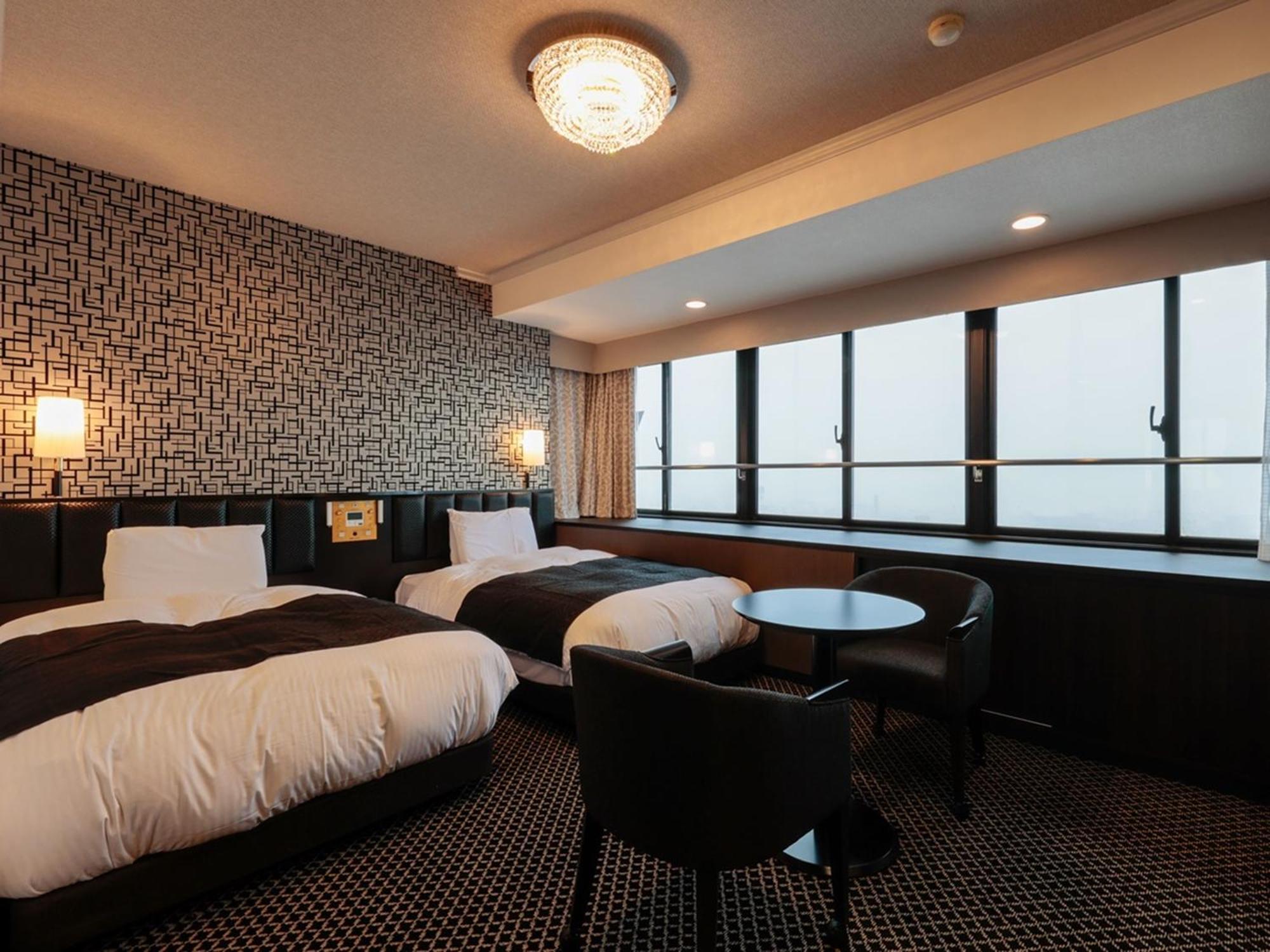 Apa Hotel Tonami Ekimae Exterior photo