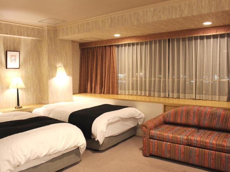 Apa Hotel Tonami Ekimae Exterior photo