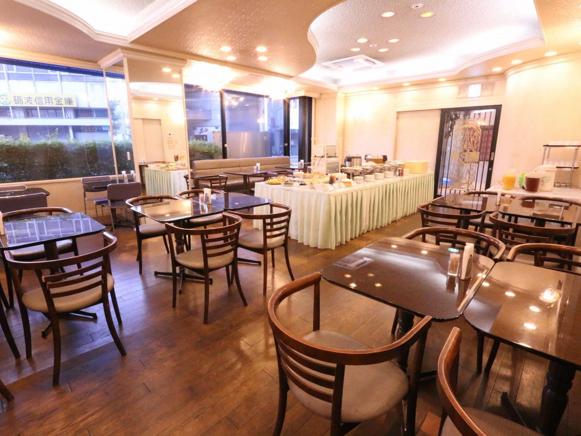Apa Hotel Tonami Ekimae Exterior photo