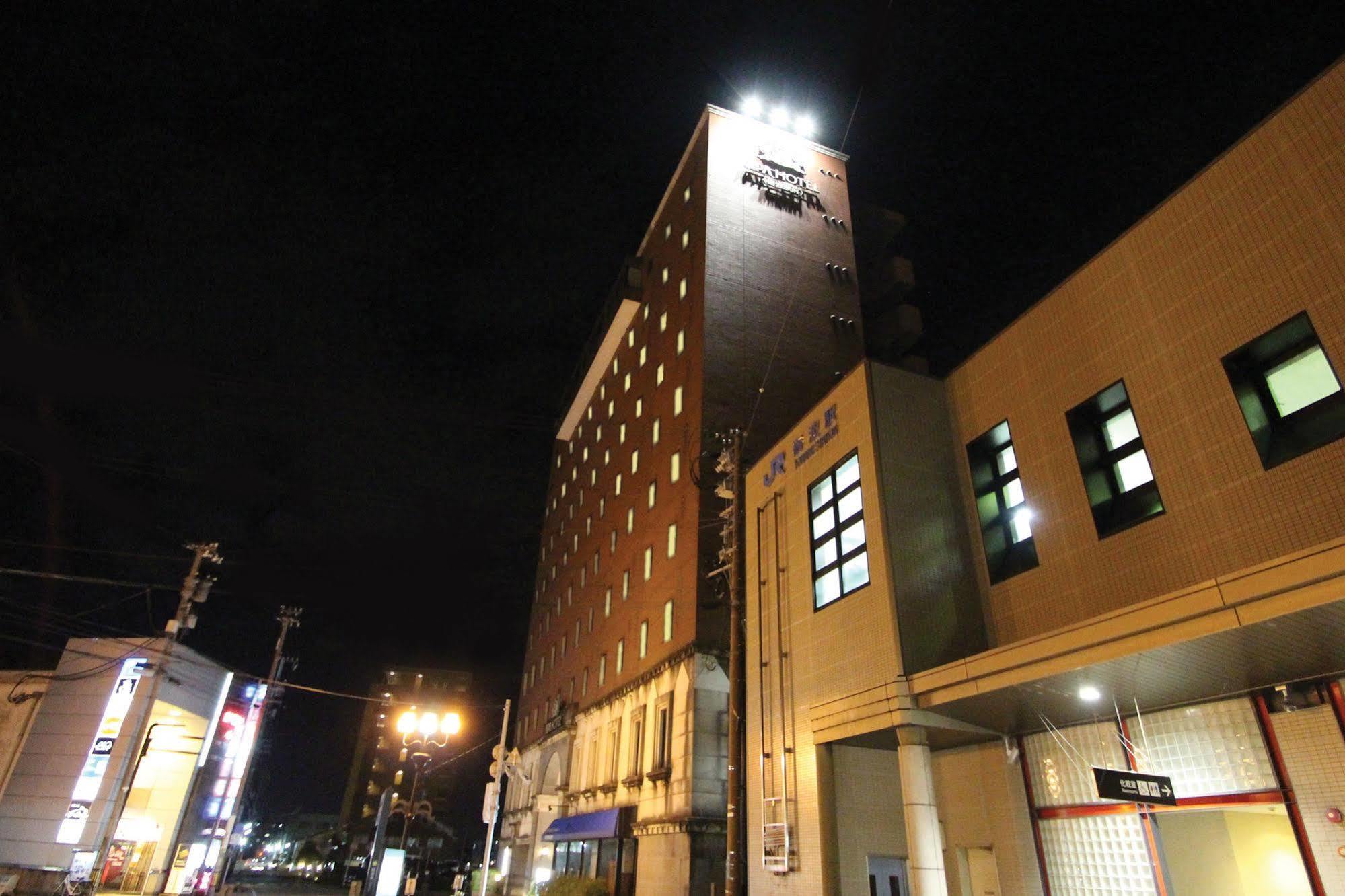 Apa Hotel Tonami Ekimae Exterior photo